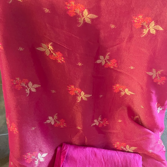 Gorgeous Shimmer  Georgette Floral Woven Saree n Bp - Picture 2 of 3